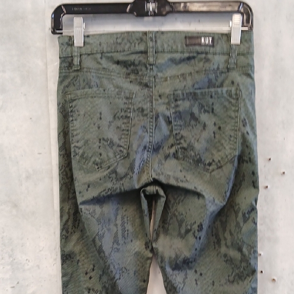 Kut from the Kloth Size 2 Green Skinny Snakeskin Print Jeans Ankle - Picture 4 of 6